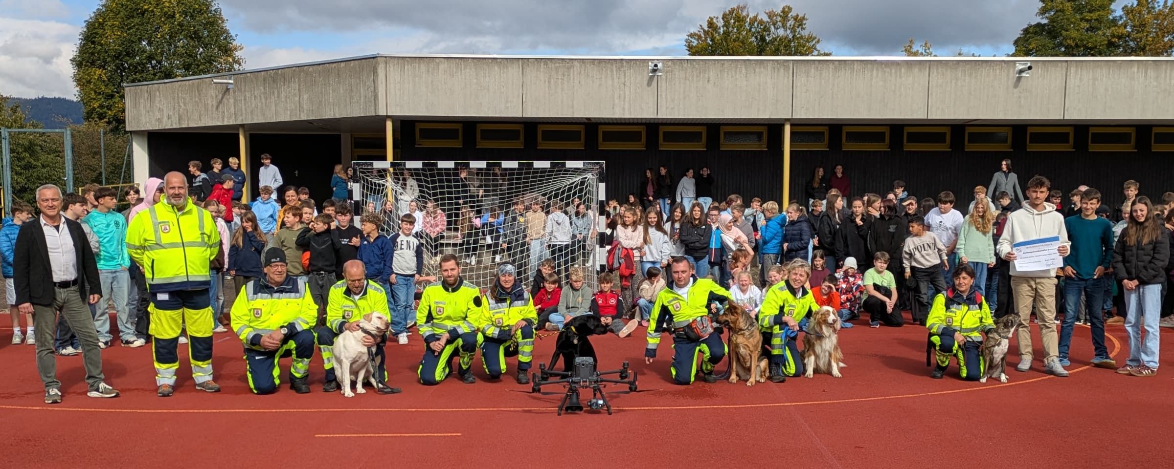 Rettungshundestaffel besucht Realschule
