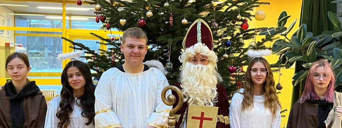Nikolaus besucht die Realschule Zwiesel