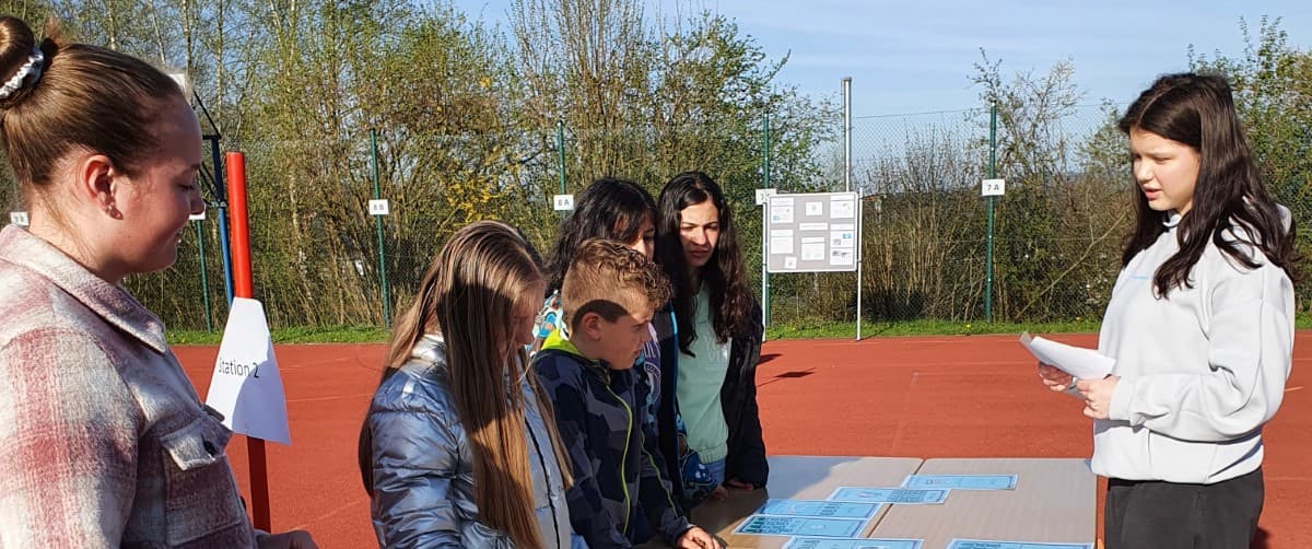 Hand in Hand für mehr Umweltbewusstsein - Gemeinsamer „Wasserprojekttag“ der Grund- und Realschule Zwiesel