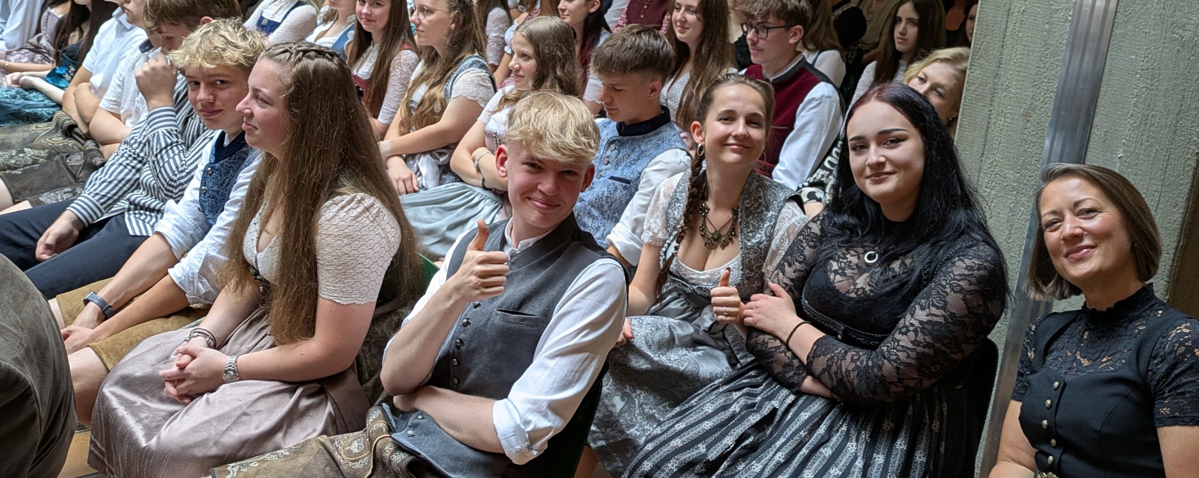 Ein Teil der Absolventen bei der Feierlichkeit