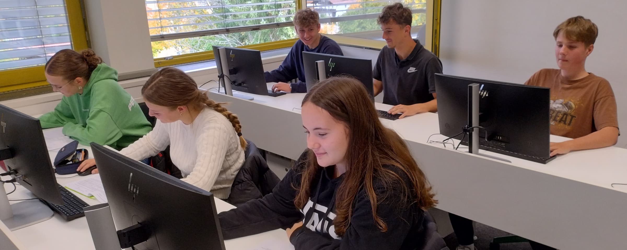 Die Schülergruppe bei den Vorbereitungen