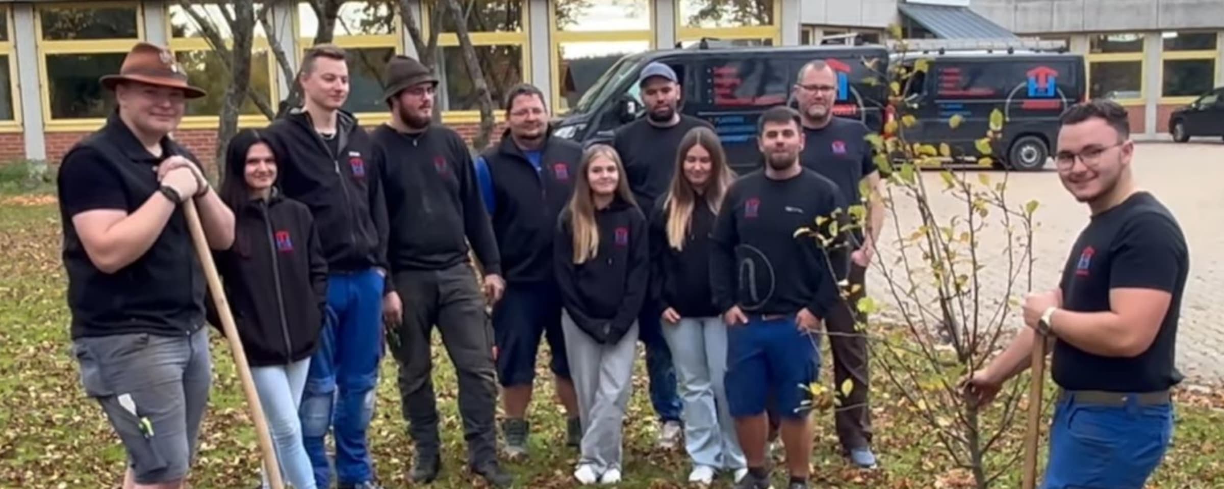 Die Firma Jungwirt bei der Baumpflanz-Challenge