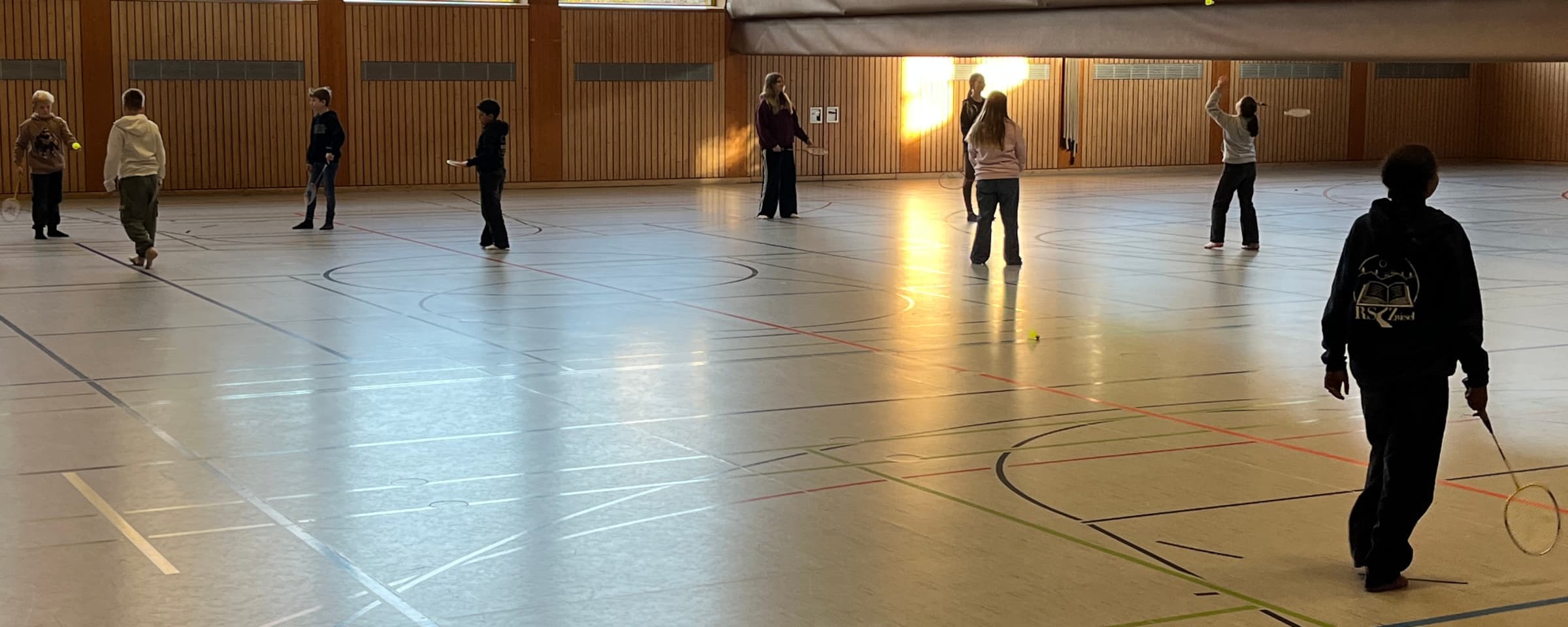 Schüler beim Badminton