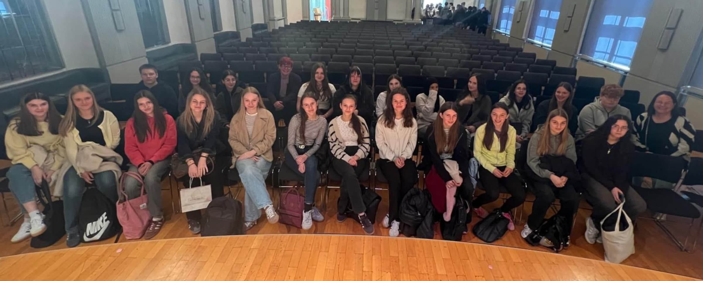 Die Französischschüler der Realschule im Theater Passau
