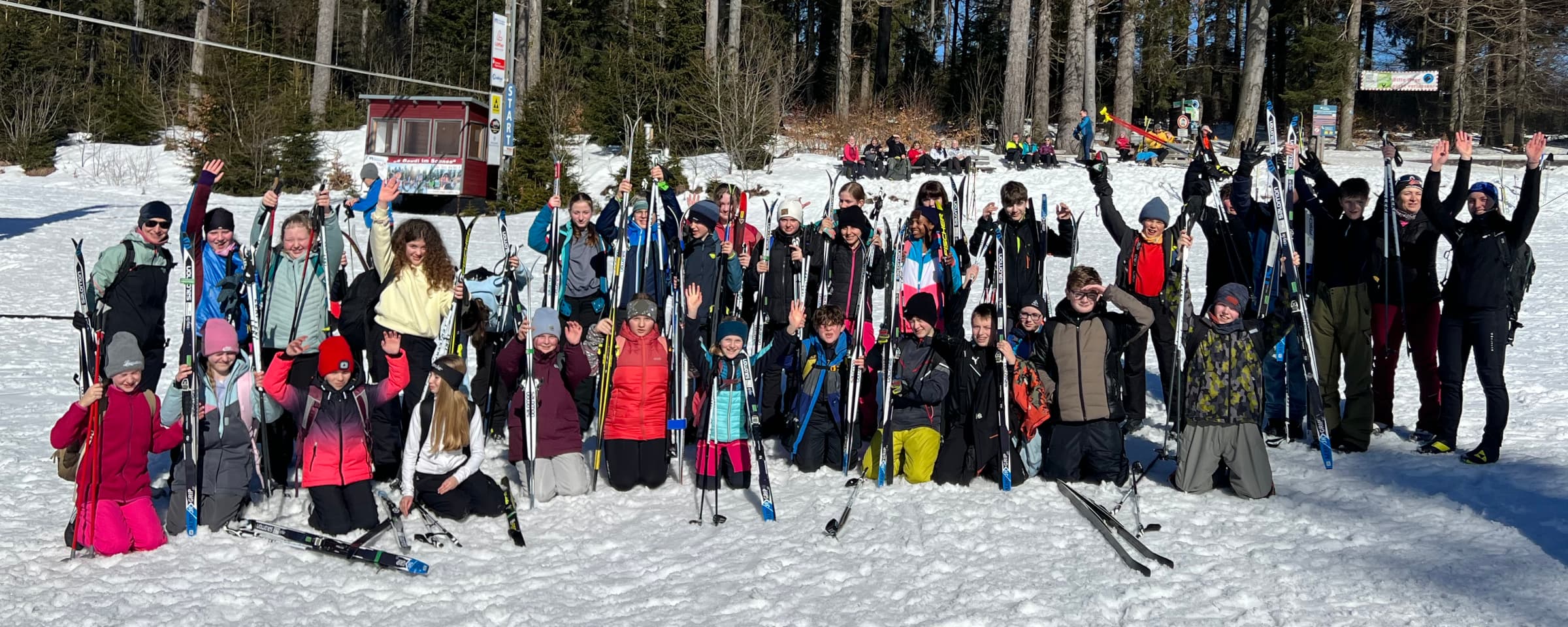 Gruppenbild der beiden 6. Klassen